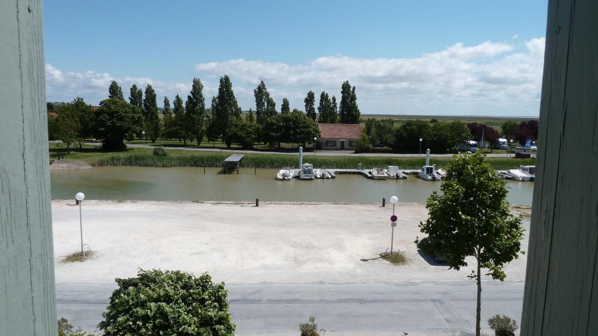 ホテル Le Domaine Du Meunier Mortagne-sur-Gironde 部屋 写真